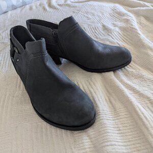 Clarks Charlten Grace Blue Suede Ankle Boots - Size 8.5 B